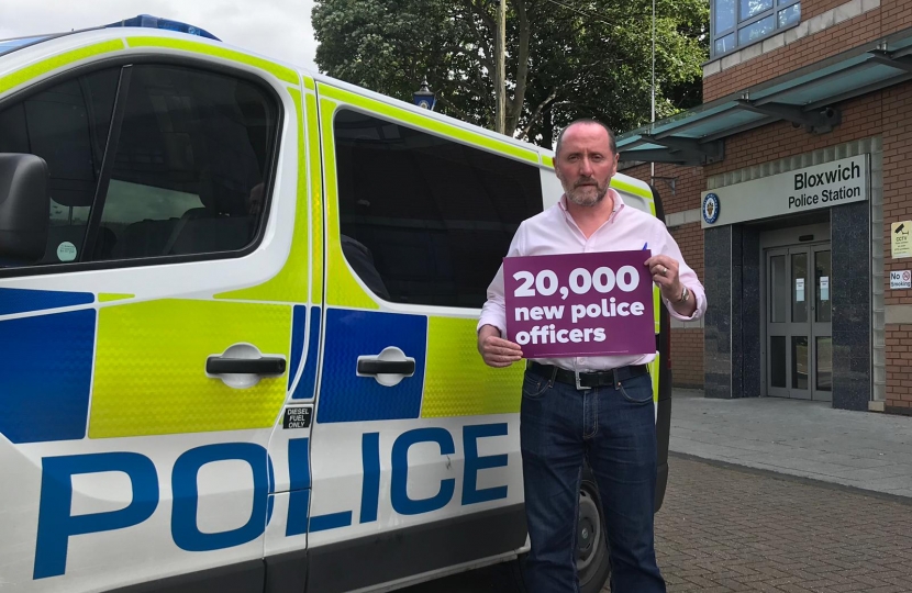 Eddie supporting police