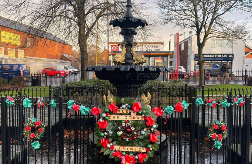 A festive Bloxwich Fountain