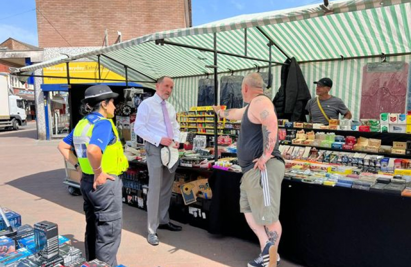 Eddie and PCSO Lally talk to market stall holders 